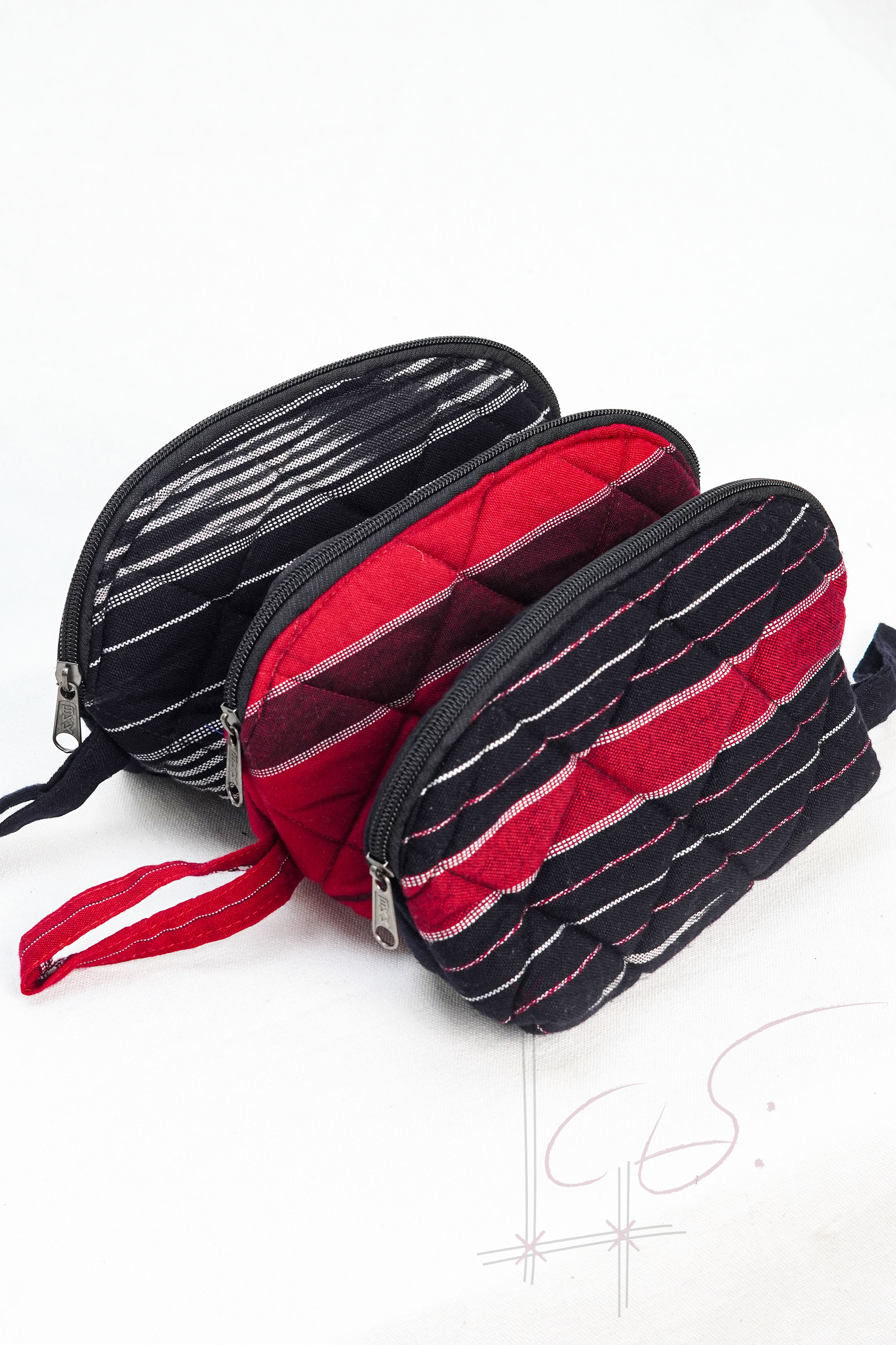 Yu Waddy - Karen Make Up Pouch